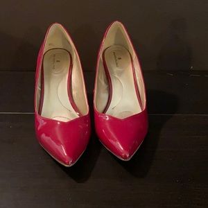 Red shiny bandolino heels 009